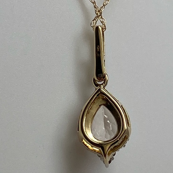 10K Yellow Gold Pear Shape Morganite and 0.11ct twt. Diamond Pendant with Chain - Picture 3 of 9